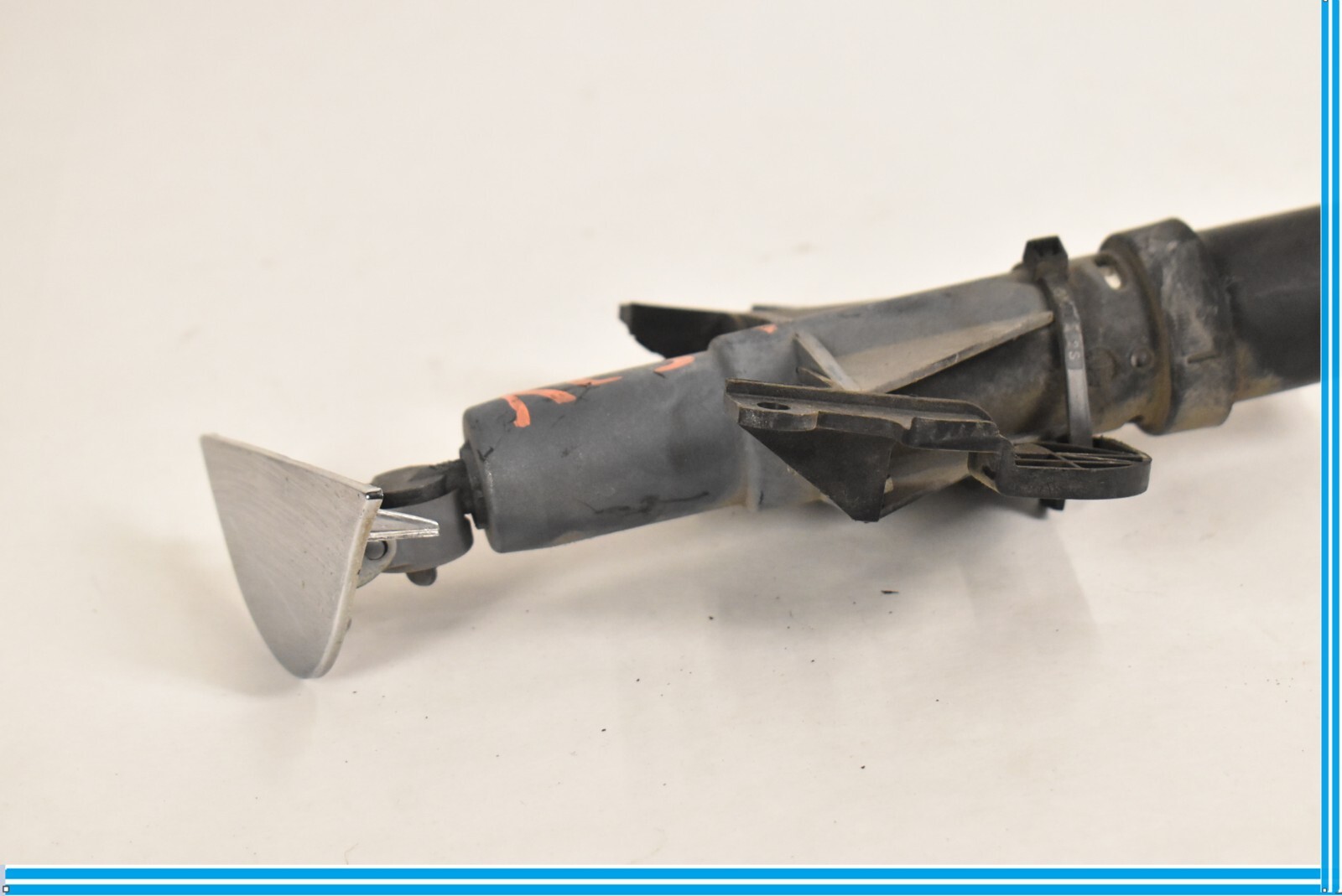 Maserati Quattroporte 2003-2010 Right Headlight washer pump