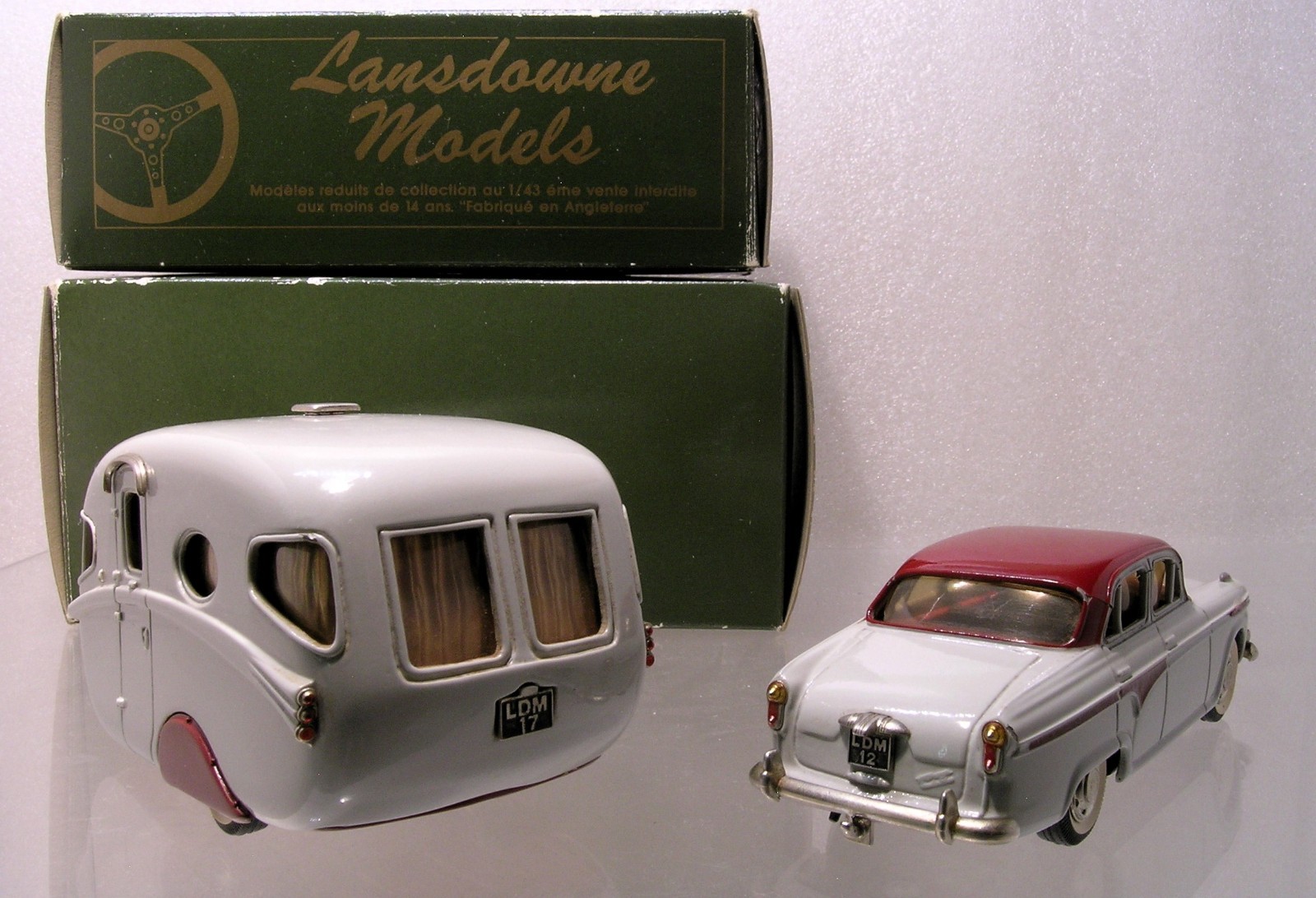 Foto 3 van LANSDOWNE MODELS  SET LDM 12X+17X  AUSTIN A 105 WESTMINSTER + WILLERBY CARAVAN.
