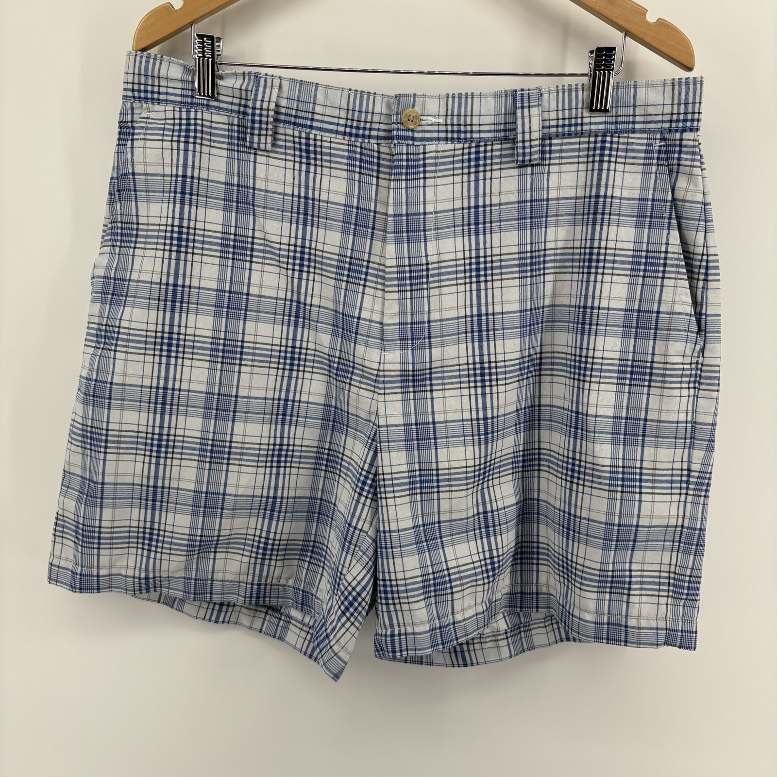 Izod PerformX Men's 36 Golf Shorts White Blue Plaid
