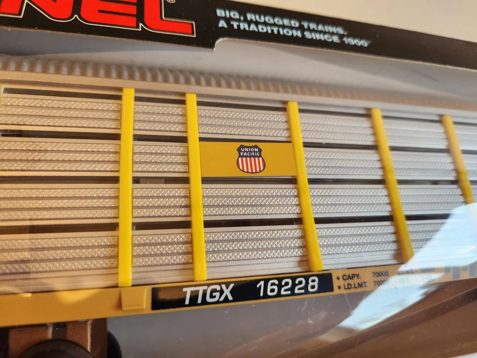 2 Lionel Two Tier Auto Carriers - D&RG and UP - New - Image 3 of 4