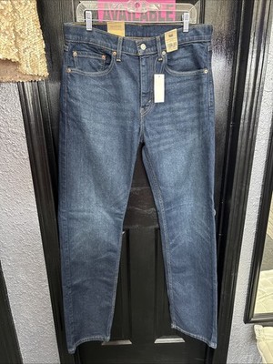 Estos son unos vaqueros Levi's 505 de corte recto y color azul oscuro
