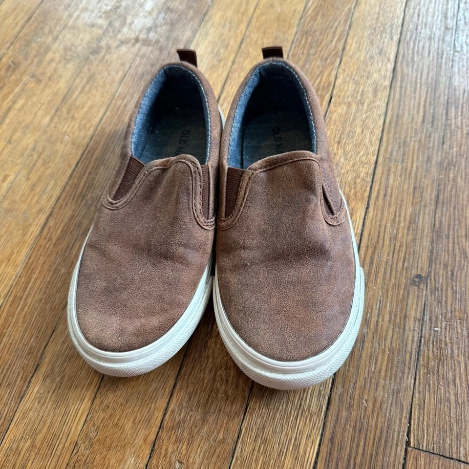 Zapatillas sin cordones Old Navy de cuero sintético para niño Foto 4 de 4