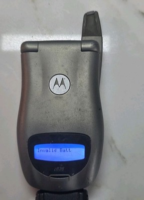 Motorola i series i836 - Gray Cellular Flip Phone, Works On Charger