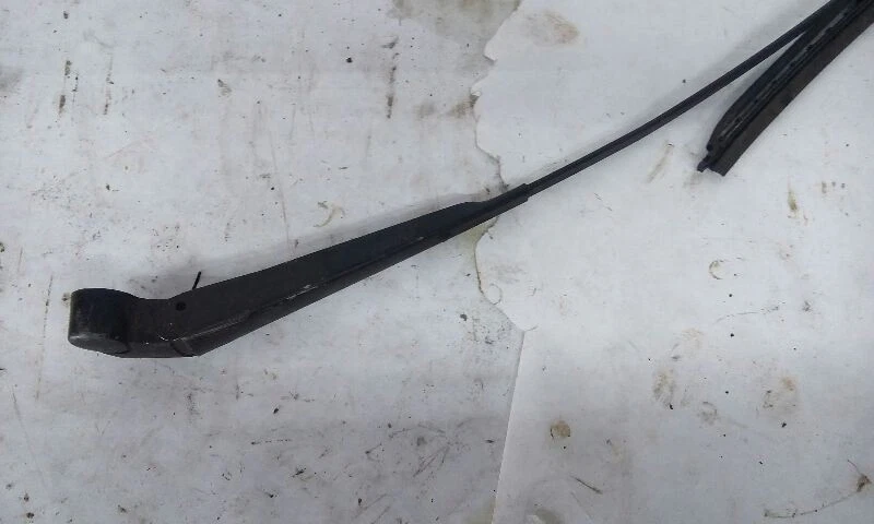 92 GMC S15 Jimmy 4 Door Left Driver Wiper Arm - Image 2 of 4