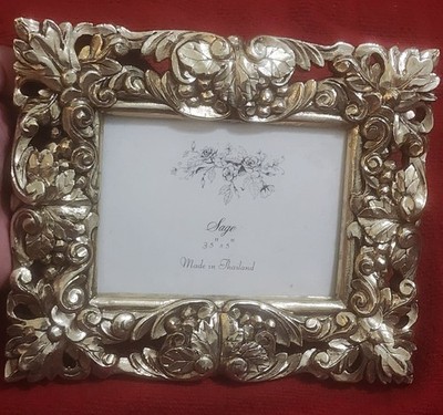 VTG Small Ornate Picture Frame Gold Color (A19)