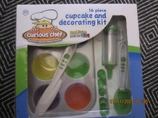 NEW CURIOUS CHEF Childs 16 PC CUPCAKE BAKING  DECORATING KIT