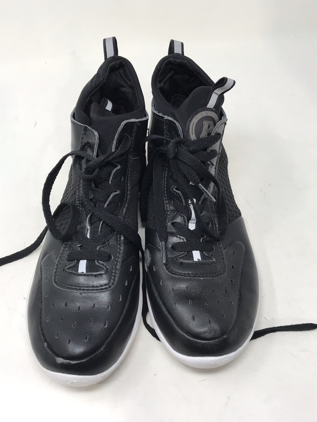 womens black tennis shoes with white soles