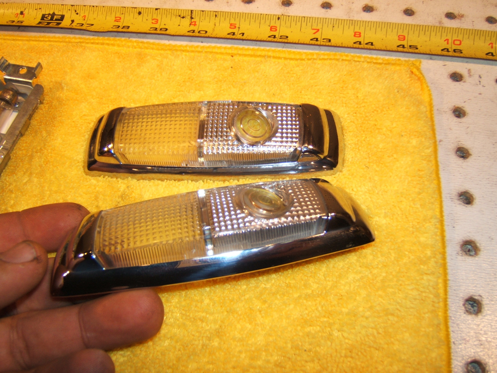 Rolls-Royce 1979 Silver Shadow ll in cabin Center Front L & R Dome 2 Light /bulb