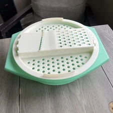 Vintage Tupperware 786  Grater & Strainer Dish Easy Twist On w/o Lid Excellent