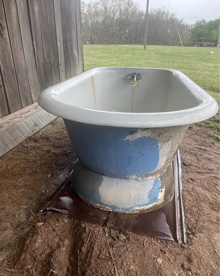 Bañera de pedestal de hierro fundido vintage Foto 2 de 4