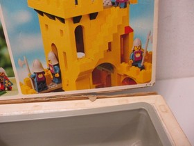 (AH 4) LEGO 375 Yellow Knights' Castle with original packaging and instructions