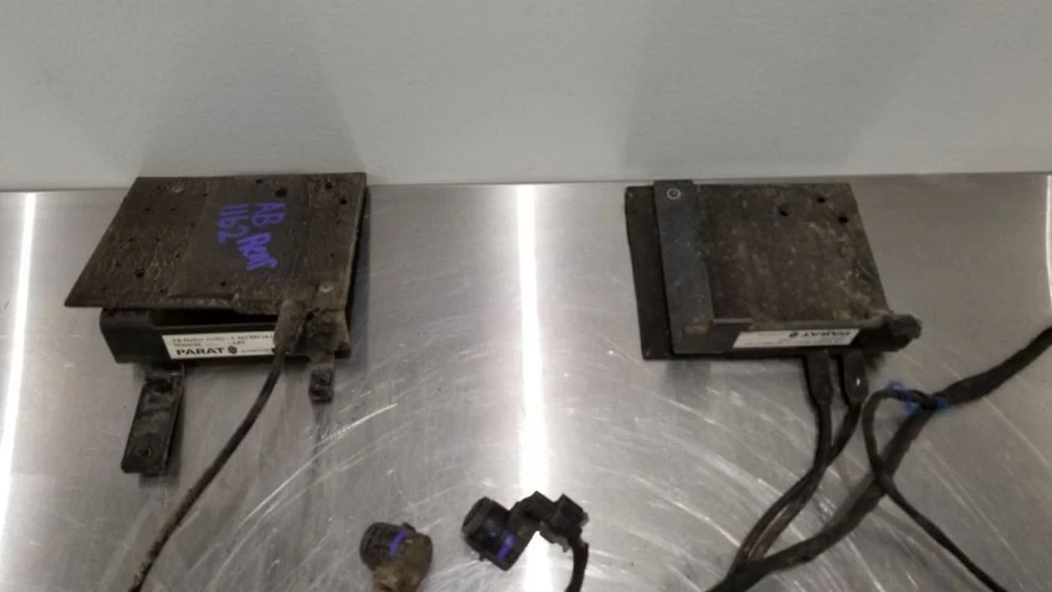 10 MERCEDES BENZ G550 463 TYPE REAR BUMPER WIRE HARNESS WITH SENSORS - Image 4 of 4