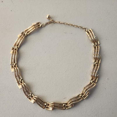 Vintage Crown Trifari Wave Link Gold Tone choker Necklace