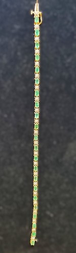 14ct Yellow Gold Emerald & Diamond Tennis Bracelet - Picture 6 of 7