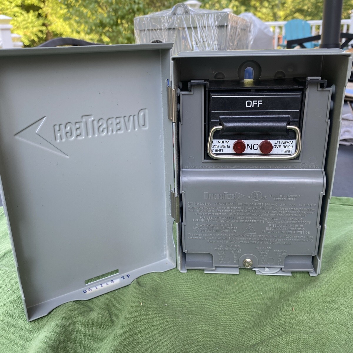 DIVERSITECH DDS-30 Pull-Out Fusible Disconnect Box HVAC Mint