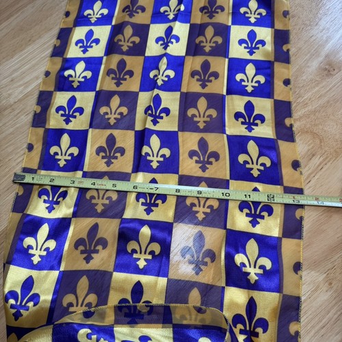 Bufanda “sentir” de seda púrpura y dorado Fleur De Lis 60x13” SANTOS FANS - Imagen 5 de 6