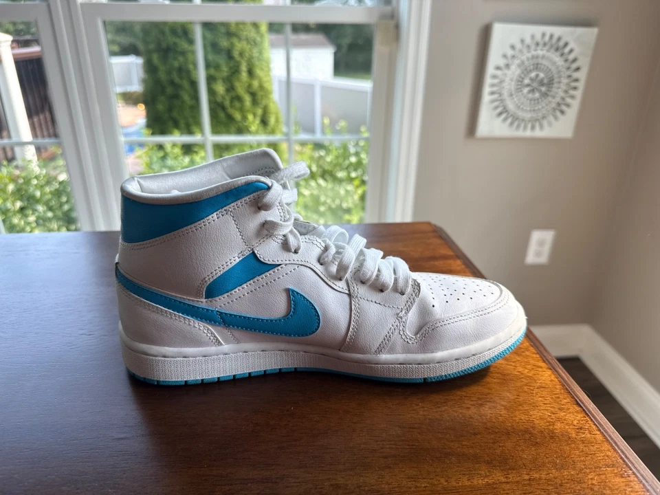 Size 8.5 - Air Jordan 1 Mid UNC W - Image 4 of 4