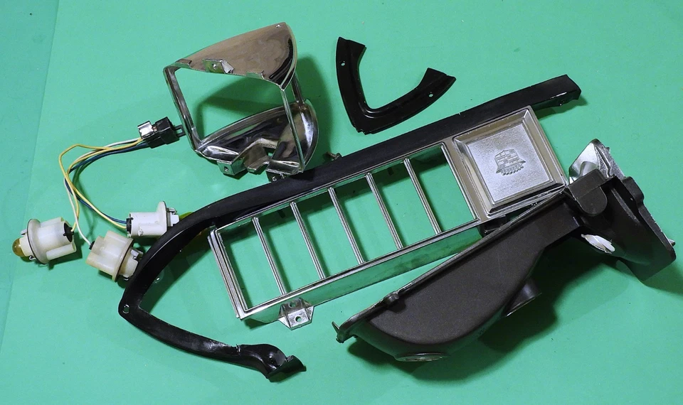 Cadillac Deville Calais 1969 OEM marcador lateral de esquina bisel de luz de estacionamiento y carcasa Foto 4 de 4