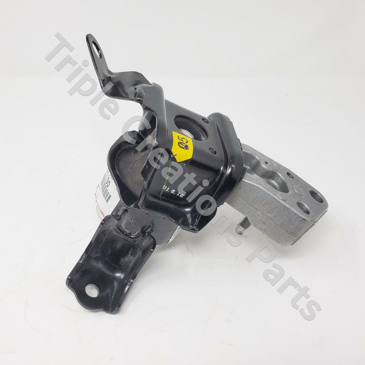 れ 2023-2024 Toyota Corolla Cross Right Engine Mount Insulator