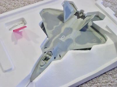 Franklin Mint Armour diecast B11E366 F-22 Raptor 01, USAF