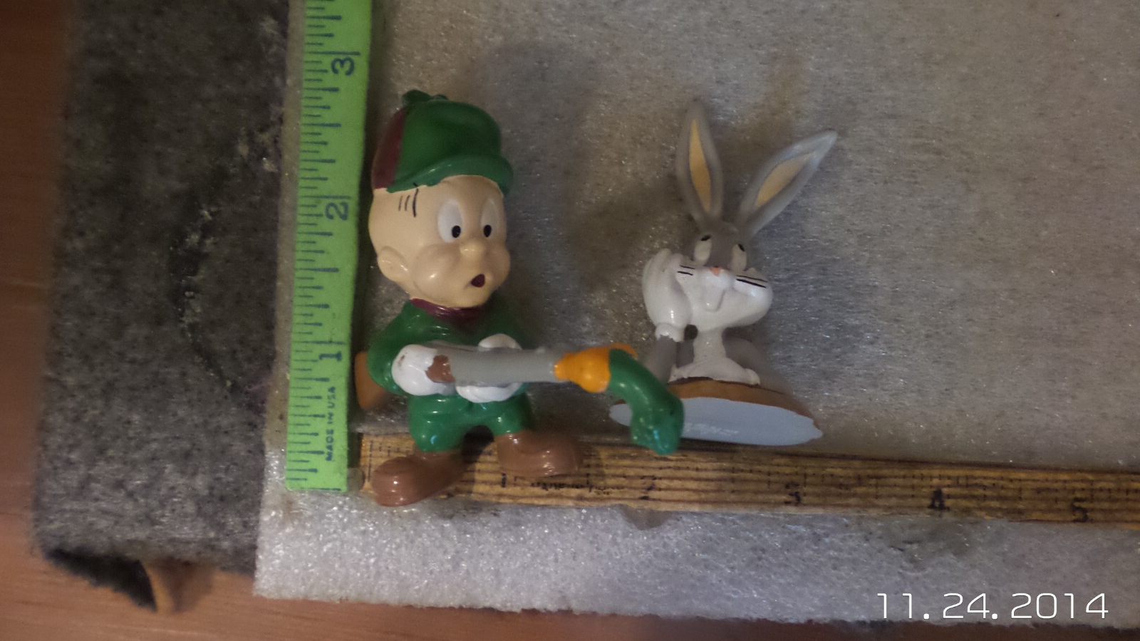 Elmer Fudd Carrot Shotgun & Bugs Bunny Looney Tunes Applause 1988 Warner Bros Collectible