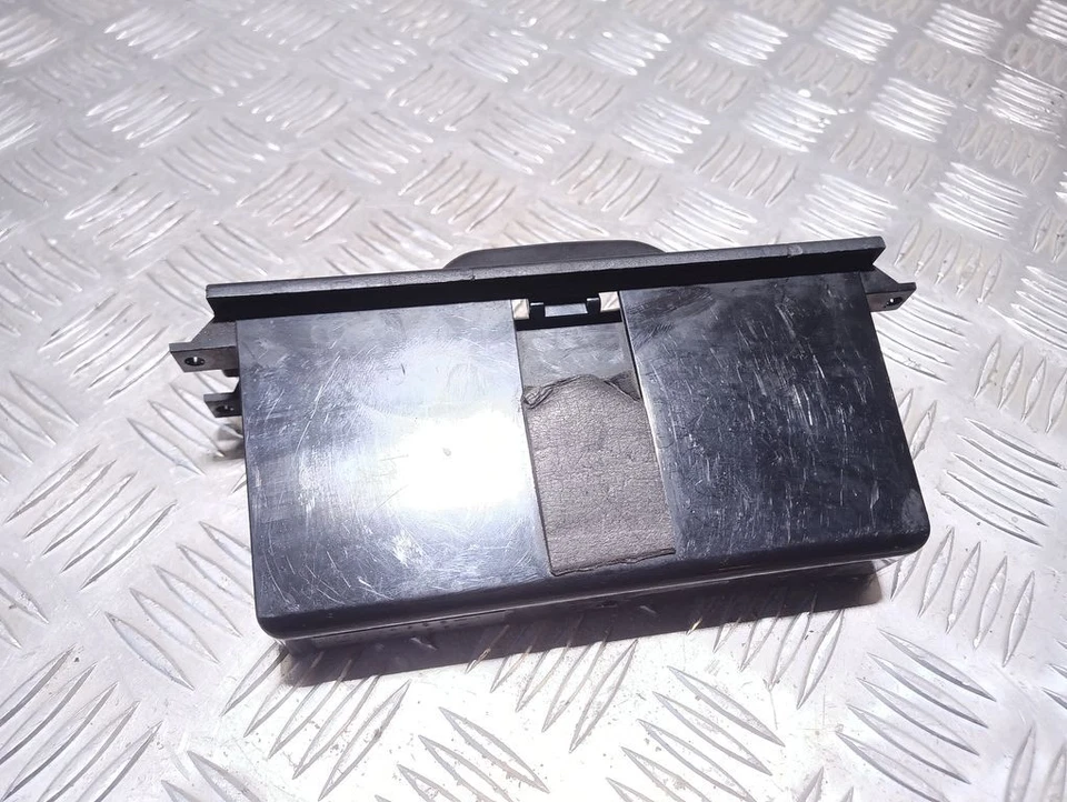 Compartimento de almacenamiento Mitsubishi Carisma 1998 MR114355 UST89189 - Imagen 2 de 4