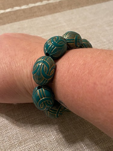JOJO Gold Tone Green Bead Stretch Bracelet Chunky Statement - Picture 4 of 4