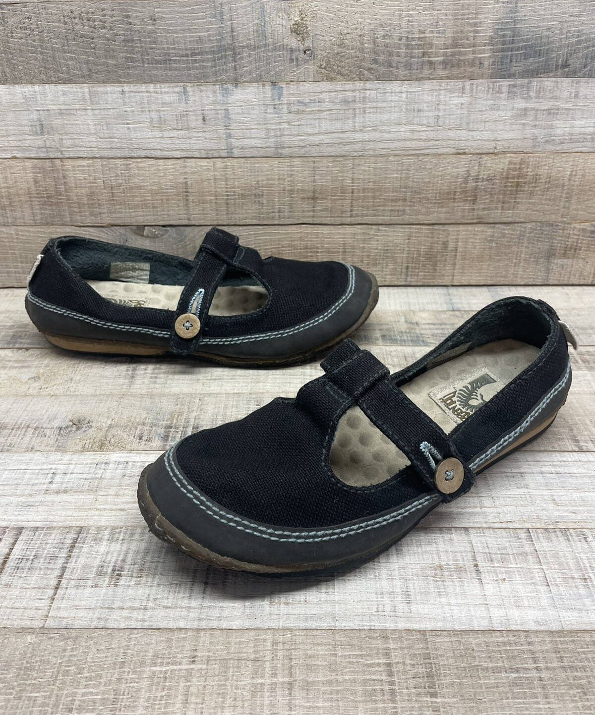 simple green toe shoes