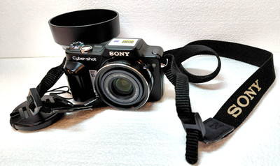 Sony Cybershot DSC-H10 8.1MP  Camera 10x Optical Zoom - Battery+ Lens Adp