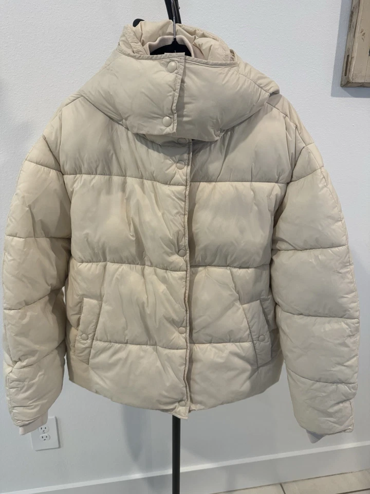 Chaqueta acolchada J.Crew Signature para mujer talla L crema con capucha Primaloft súper cálida Foto 2 de 4