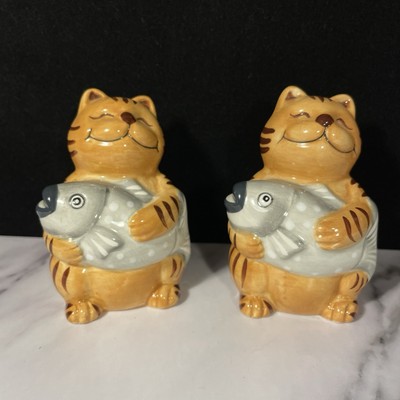 GKAO Salt & Pepper Shakers  Anthropomorphic Kitty Cats With Fish Ceramic VTG