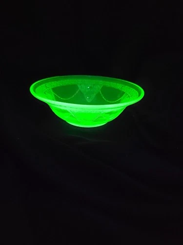 Vintage Federal Georgian LoveBirds Green Uranium Glass Cereal Bowl 6"