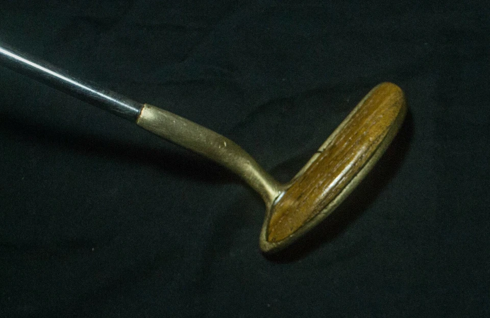 Vintage Matzie Velvet Touch Charger wood & brass putter RH  U.S.A. - Image 4 of 4