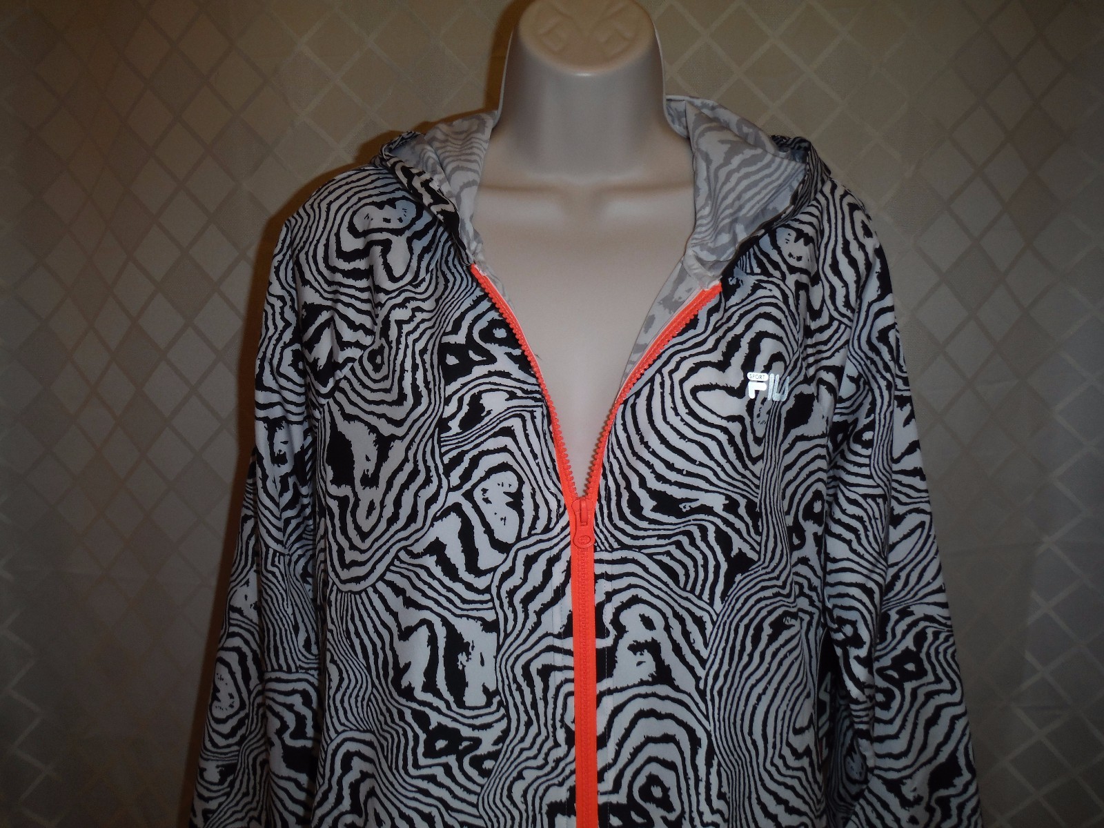 Giacca con cappuccio Light Active FILA taglia SM full zebra righe nere impermeabile nuova con etichette