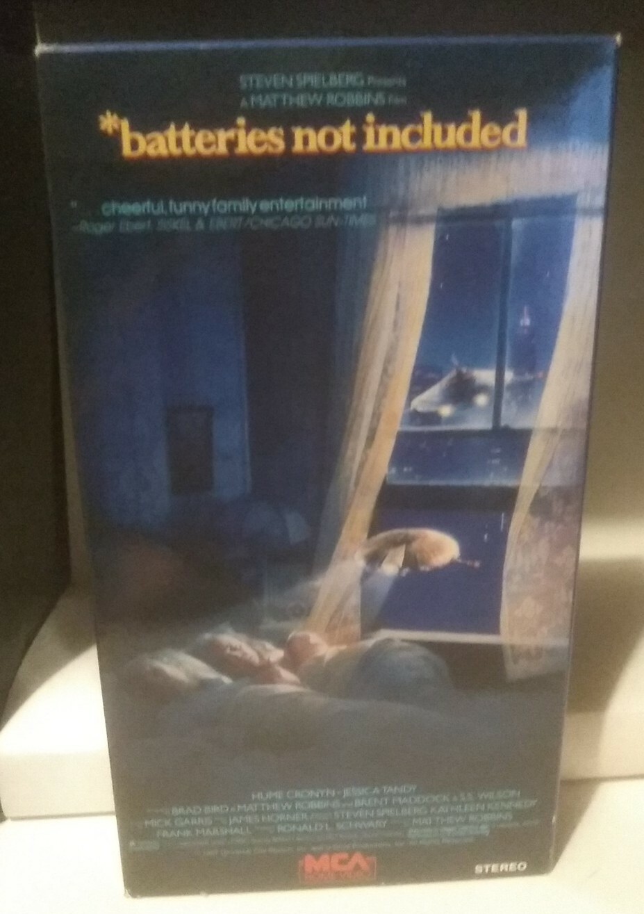 Batteries Not Included (VHS) St. John's Institute (Hua Ming)