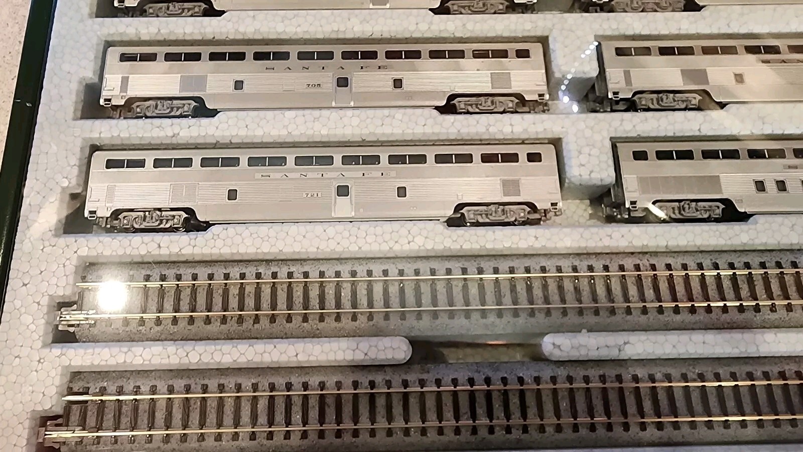 KATO 106084 AT & SF El Capitan 10 Car Set N Scale Passenger Train Set