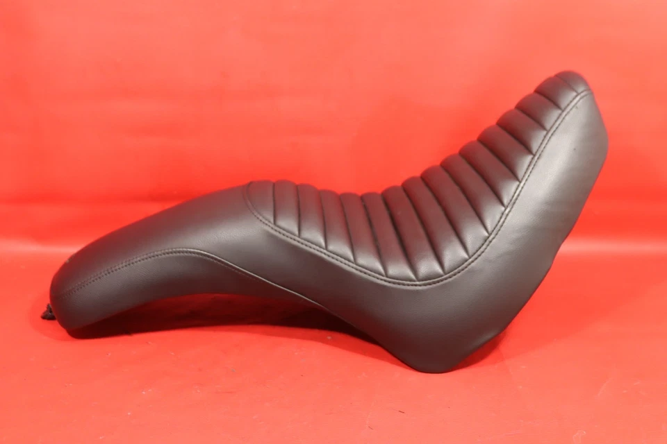 2000 HARLEY-DAVIDSON NIGHT TRAIN FXSTB SADDLEMEN PROFILER SEAT SADDLE TUCK ROLL Foto 2 de 4