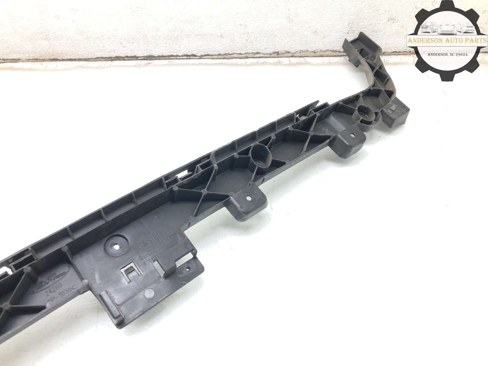 2014-2020 MASERATI QUATTROPORTE REAR BUMPER CENTER SUPPORT GUIDE BRACKET OEM
