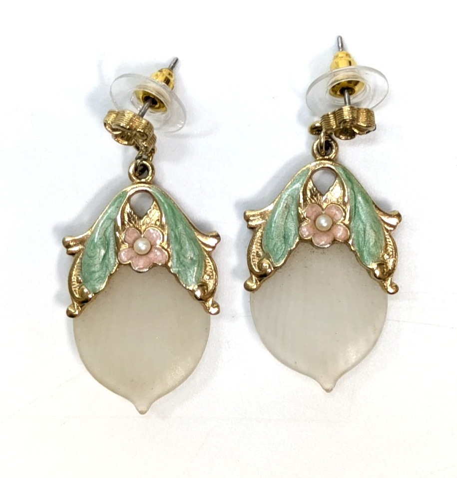 Pendientes de gota de flores de esmalte lucita esmerilado de perlas de imitación de 1928 perforadas en tono dorado Foto 2 de 4