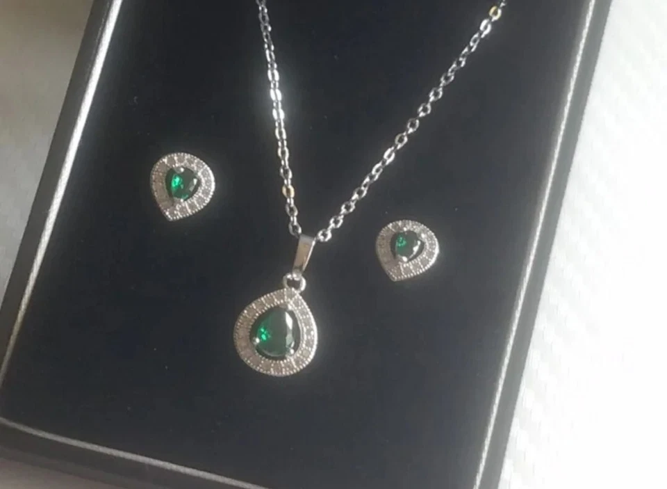 Juego de anillos collar diamante esmeralda Foto 3 de 4