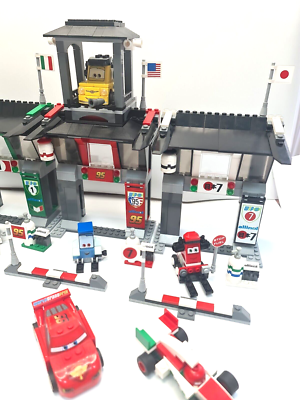 LEGO TOKYO INTERNATIONAL CIRCUIT 8679 Disney Cars 2 - Complete 