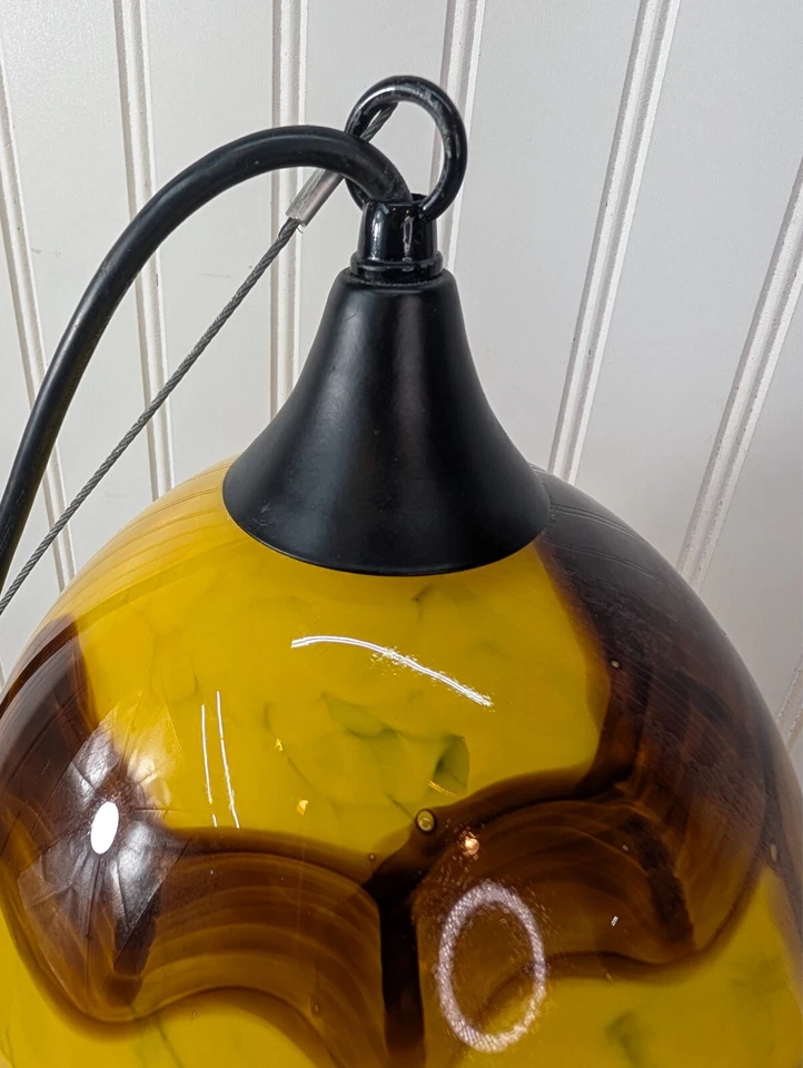 Lote de 2 Colgantes Únicos Amarillo Marrón Remolino Arte Vidrio Tono de Luz Soplado a Mano Foto 3 de 4