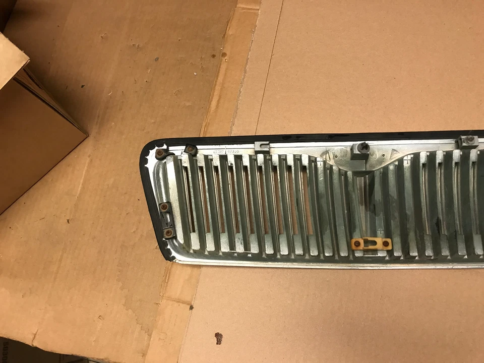 Infiniti Q45 2002 2003 2004 parrilla delantera 62310-67U00 Foto 3 de 4