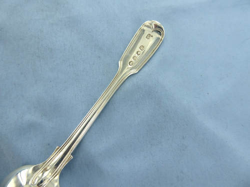 AN ANTIQUE STERLING SILVER FIDDLE THREAD DESSERT SPOON. LONDON 1845. - Picture 6 of 11