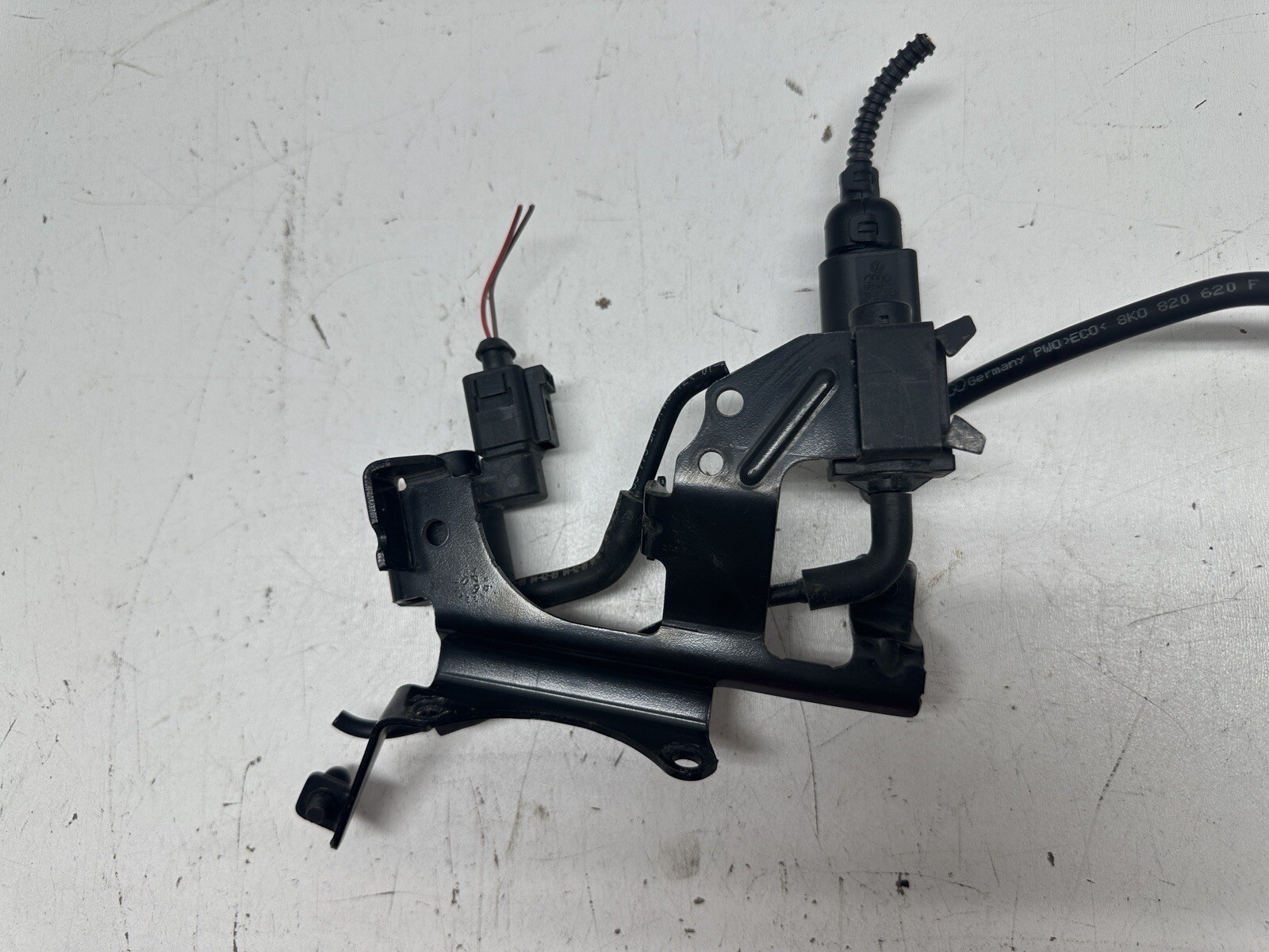 T30465 Audi Vw Porsche Bentley EGR Vacuum Solenoid Valve Set  037906283C  OEM