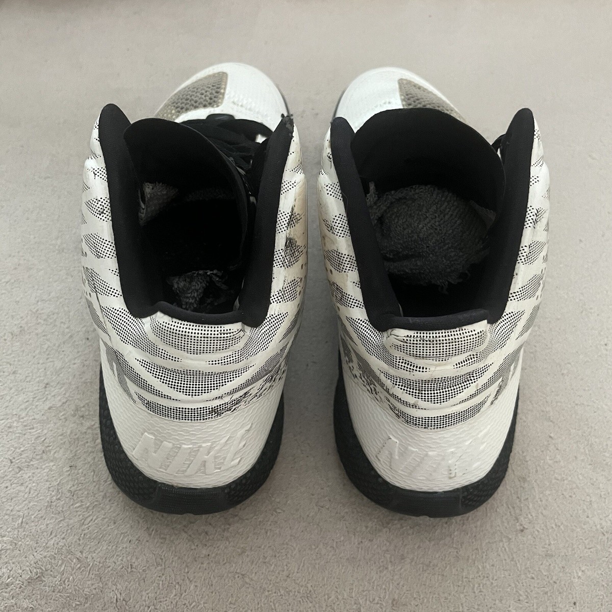 Nike Zoom Hyperfuse Holiday 2010-407622-Black & White-Mens 12