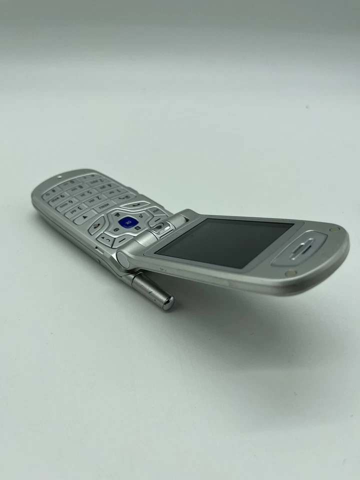 LG U8120 - TRE 3 Telefono Cellulare Funzionante Con Caricabatterie - Immagine 3 di 4