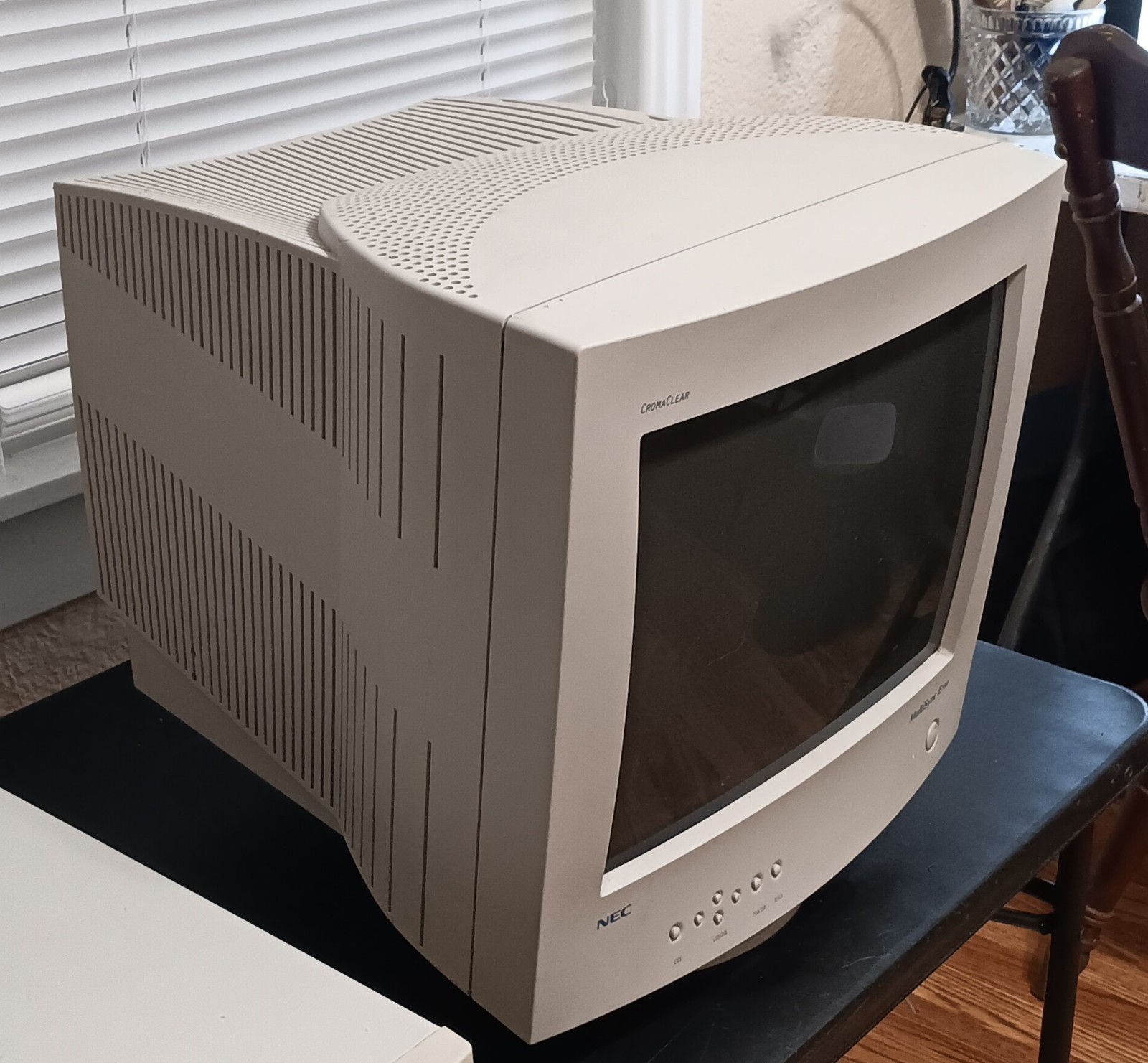 NEC MultiSync E700 CromaClear 17”Color CRT Computer Monitor Retro ...