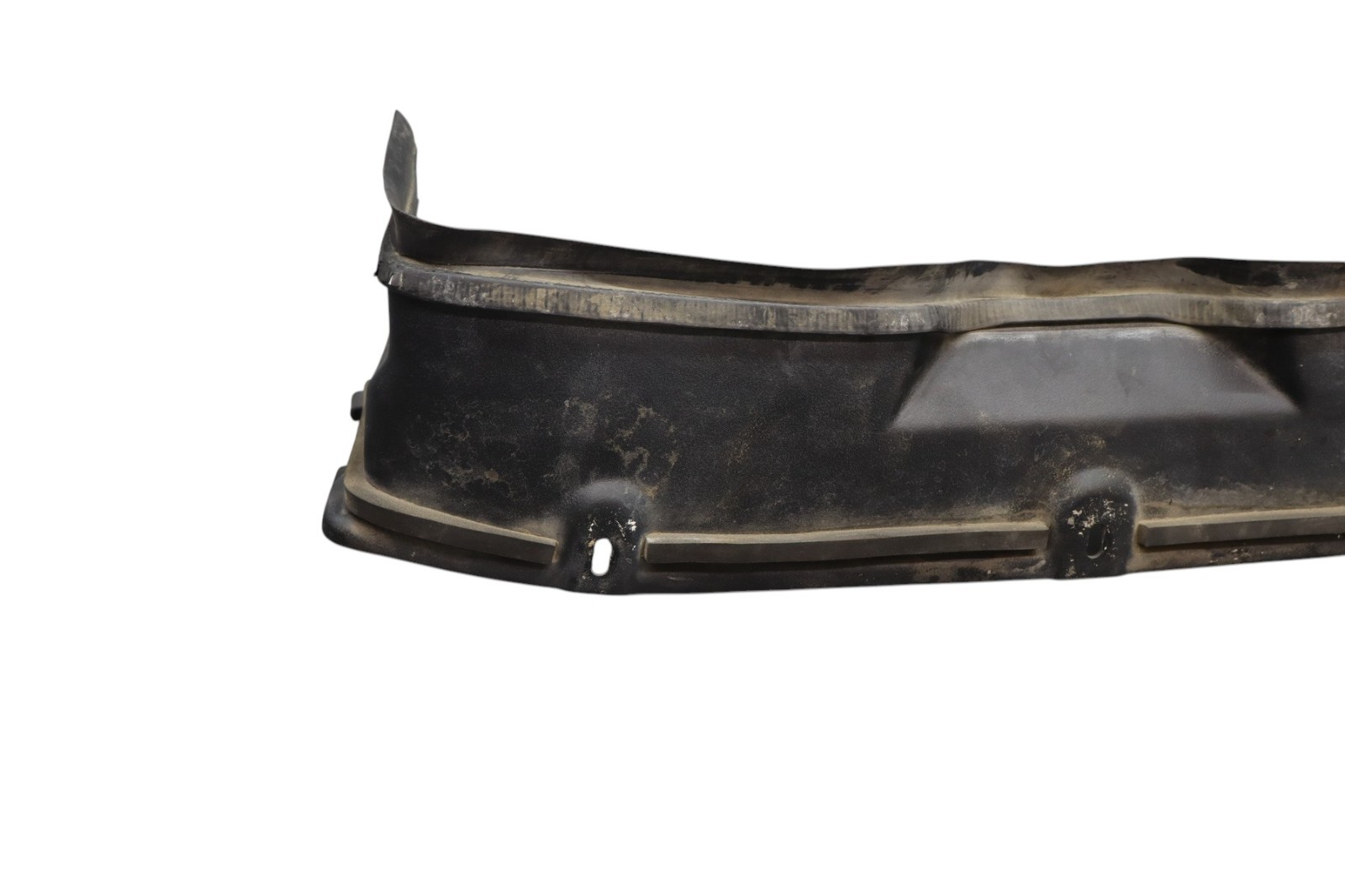 05-08 Maserati Quattroporte M139 Front Bumper Upper Conveyor Trim 67069600 OEM