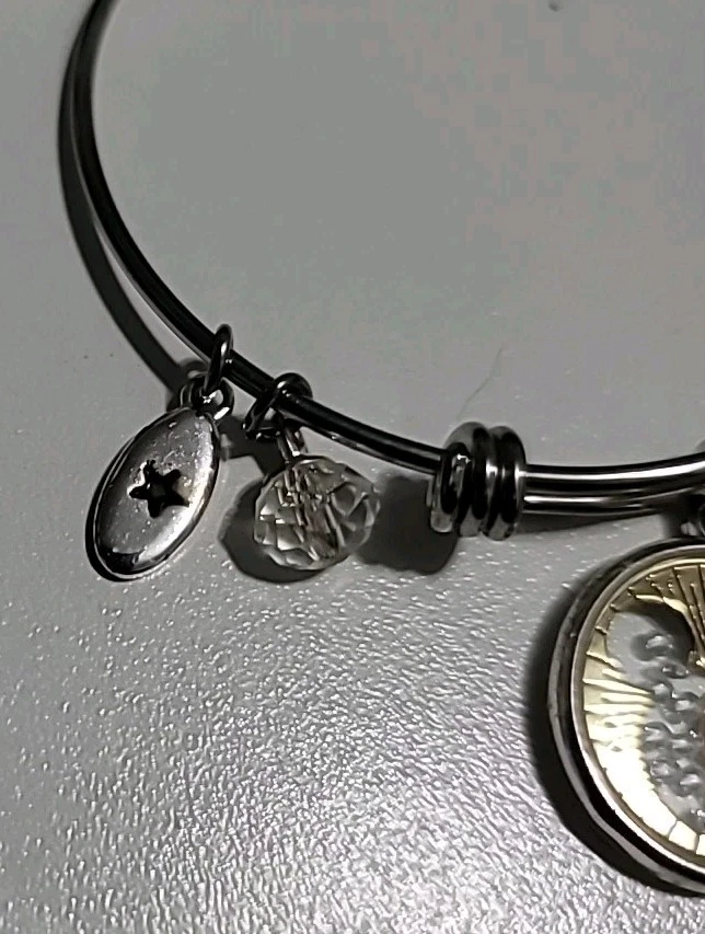 PULSERA Disney Mickey Mouse Alex and Ani con adorables dijes Foto 3 de 4
